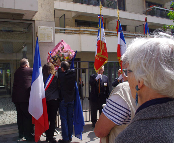 Dépôt d'une gerbe sous la plaque