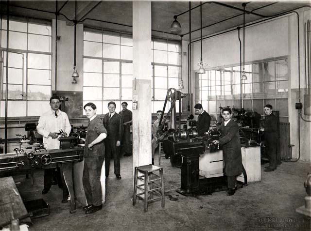 atelier 3e année de l'école vers 1939